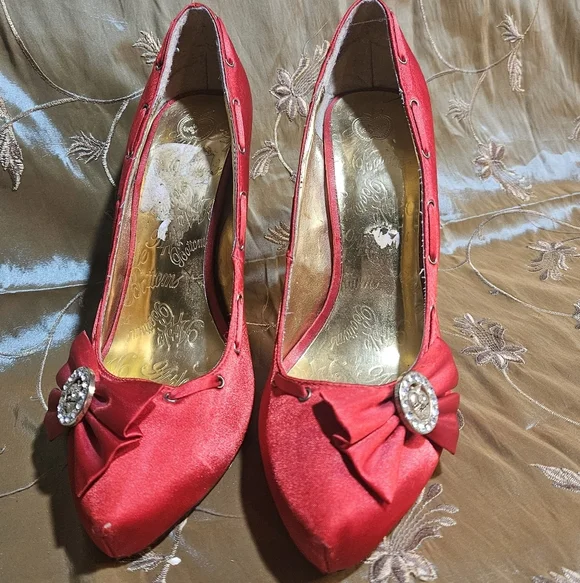 Apple Bottoms Elegant Red Satin Women's Heels - Picture 6 of 8